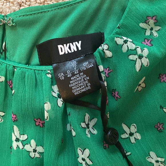DKNY size 10 green pattern shift dress. New with tags. - Picture 2 of 3